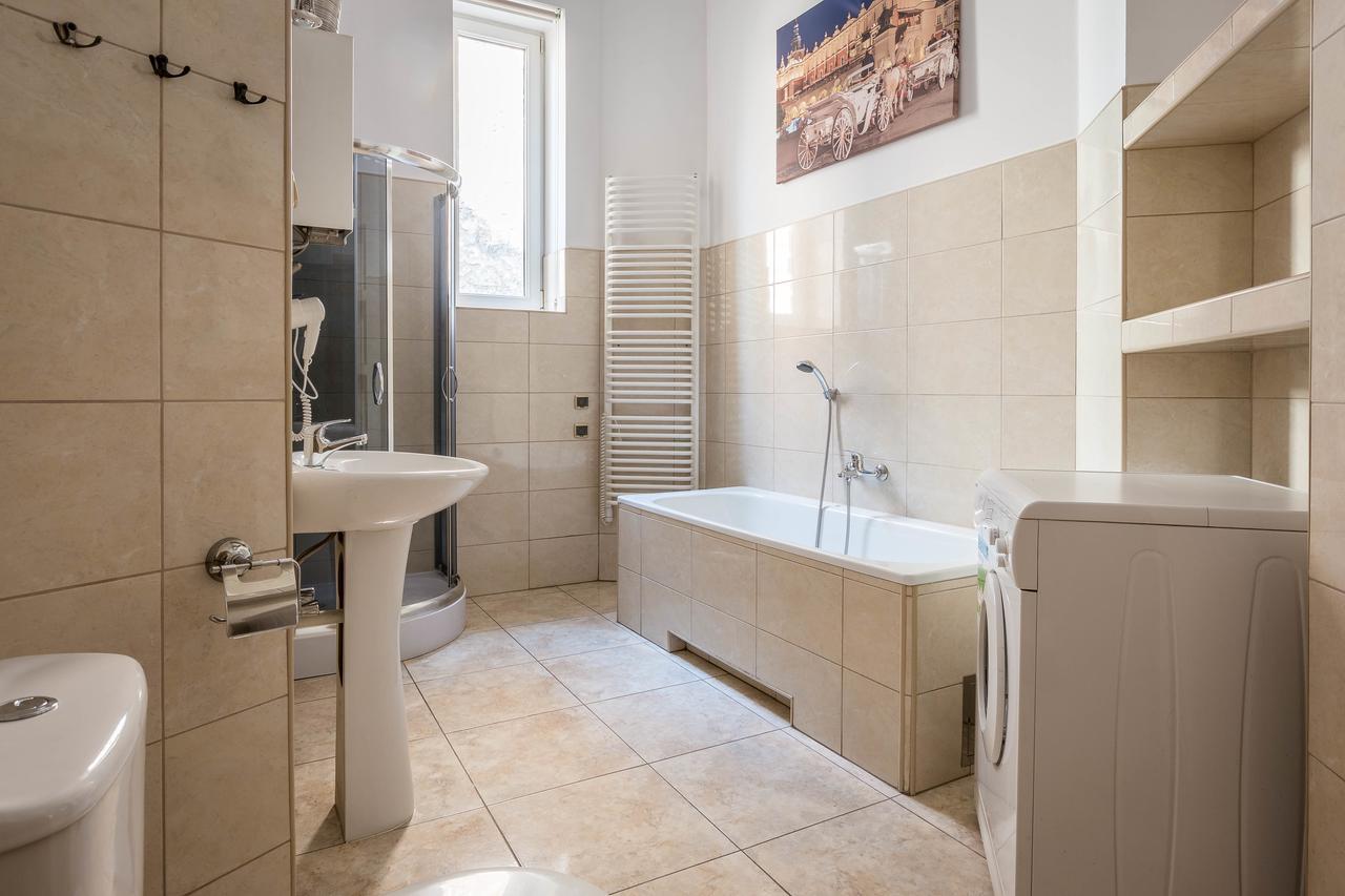 Fragola Budget Apartments & Rooms Краків Екстер'єр фото
